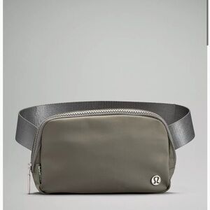 🆕LULULEMON EVERYWHERE BELT BAG GREY SAGE